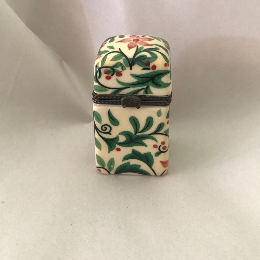 Trinket Box Ceramic Small metal Hinge 2.75” Tall by 1.5 across bottom